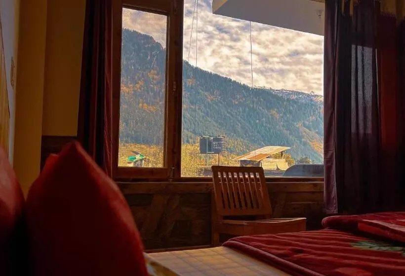 تختخواب و صبحانه Yolo Backpackers Max   Manali