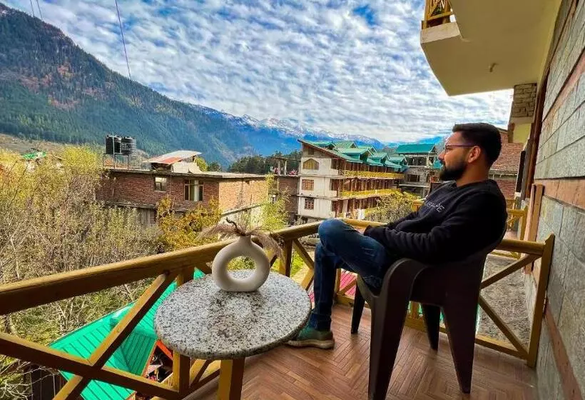 تختخواب و صبحانه Yolo Backpackers Max   Manali