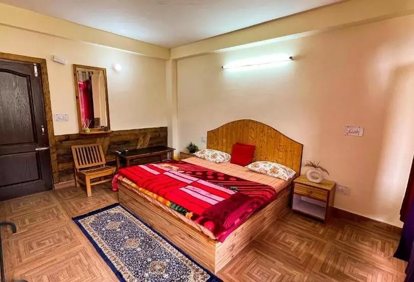 تختخواب و صبحانه Yolo Backpackers Max   Manali
