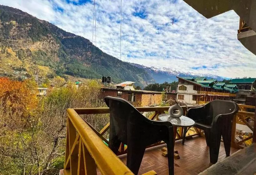تختخواب و صبحانه Yolo Backpackers Max   Manali