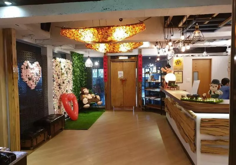 هتل Artch Inn
