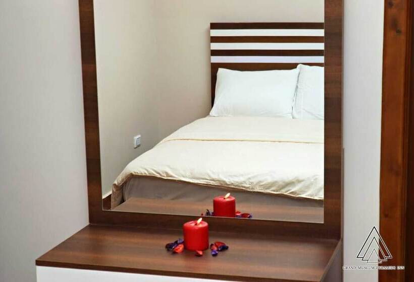 تختخواب و صبحانه Luca Pyramids Inn