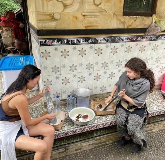 膳宿费 Red Roses Guest House By Balitrees