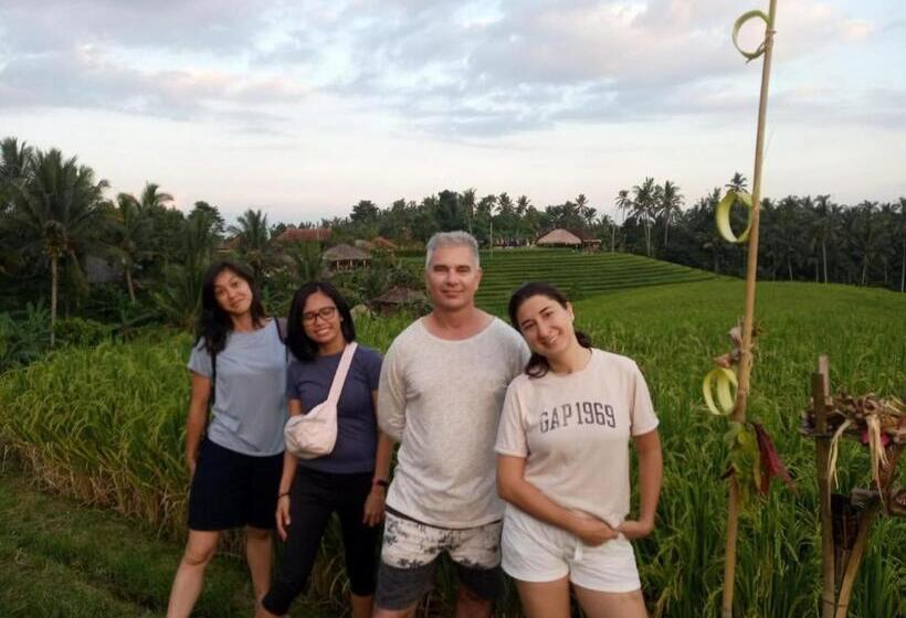 膳宿费 Red Roses Guest House By Balitrees