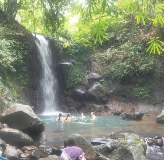 膳宿费 Red Roses Guest House By Balitrees