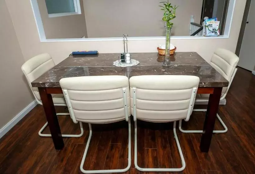 ベッドアンドブレックファースト Comfort Inn Hostel In Fraser Valley 2