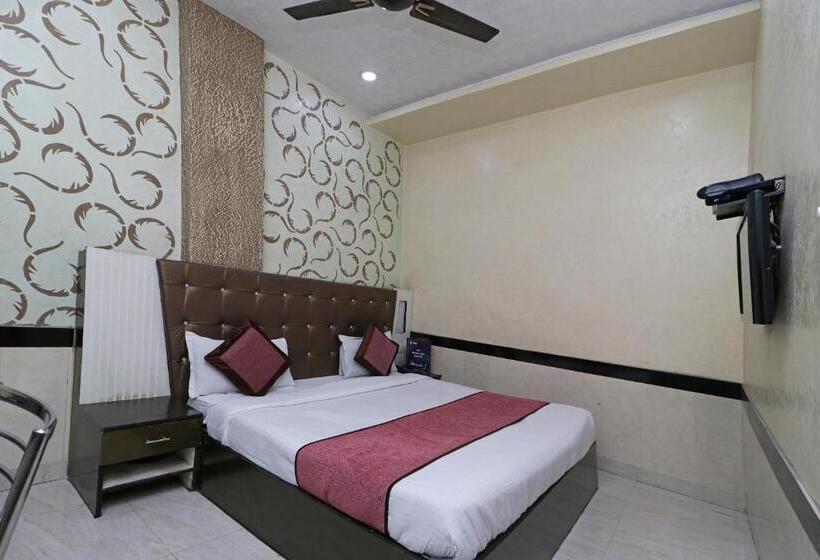 Super Oyo Hotel Myraa