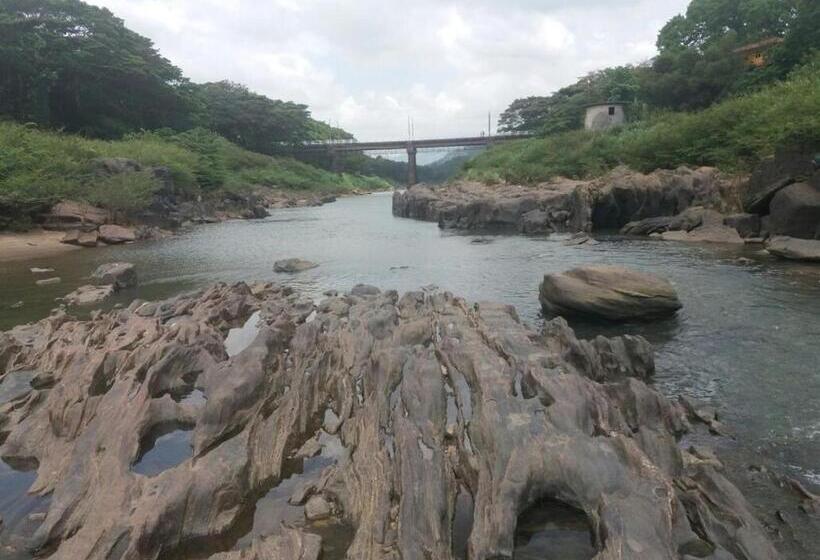 Pensão Kandy Riverside Villa 812