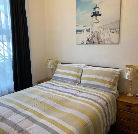 تختخواب و صبحانه The Capri Guesthouse