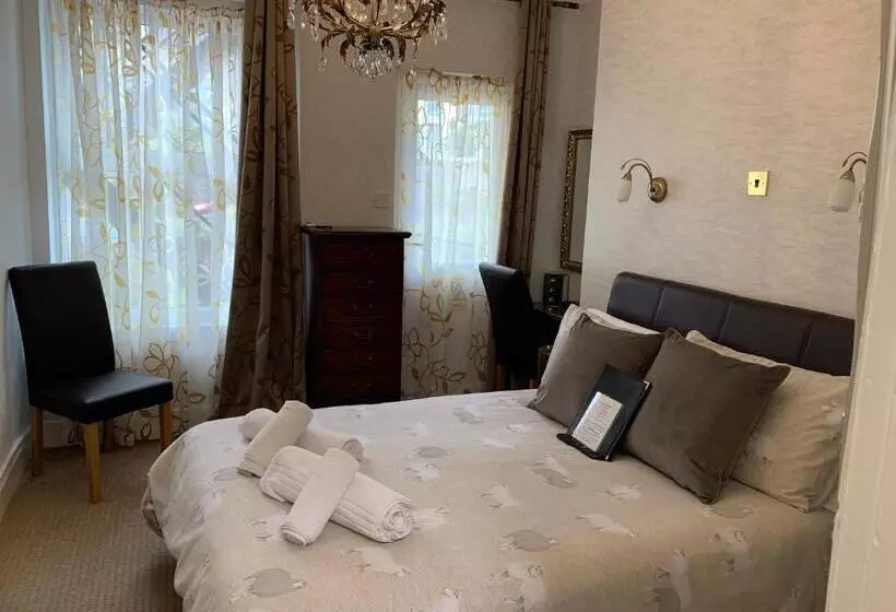 تختخواب و صبحانه The Capri Guesthouse