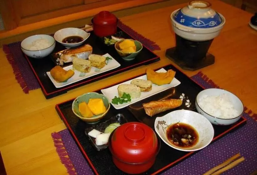 تختخواب و صبحانه Kyufun Komachi