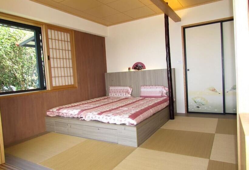 تختخواب و صبحانه Kyufun Komachi