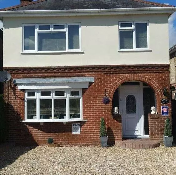 Aamiaismajoitus (B&B) Wimborne Lodge