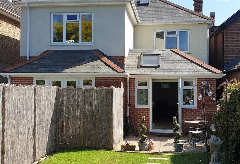 Aamiaismajoitus (B&B) Wimborne Lodge