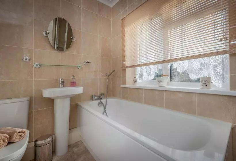 Aamiaismajoitus (B&B) Wimborne Lodge