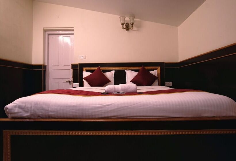 Отель Kemp S Cave