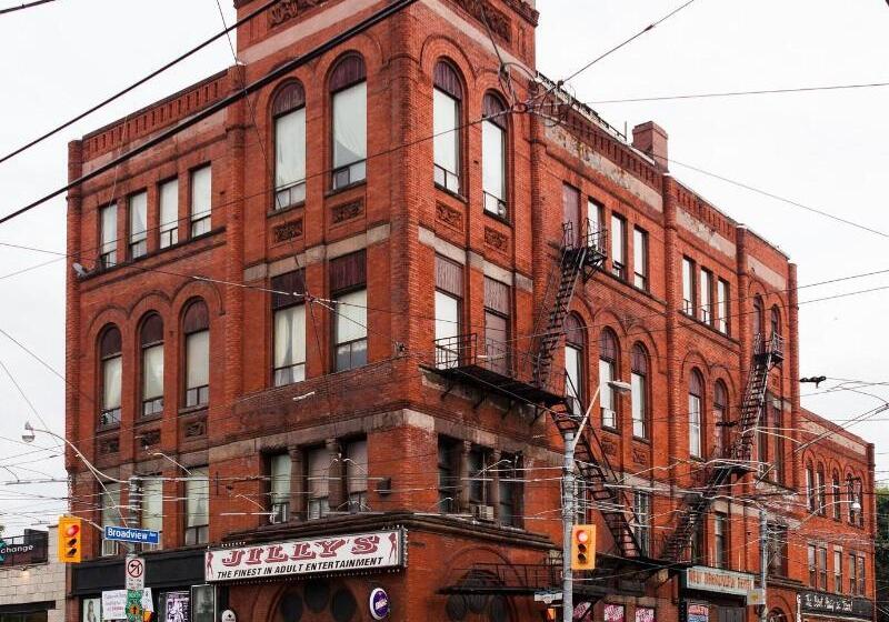 هتل The Broadview