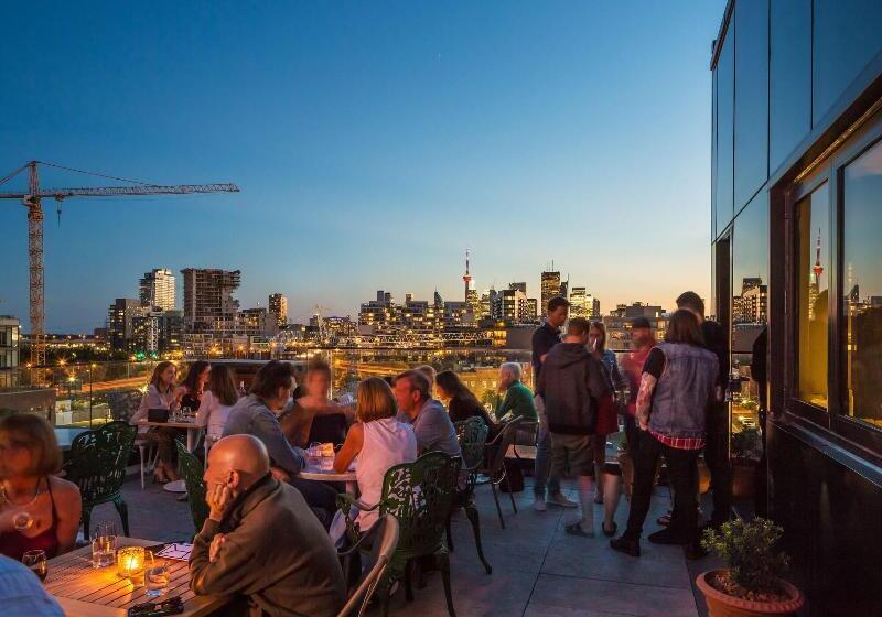 هتل The Broadview