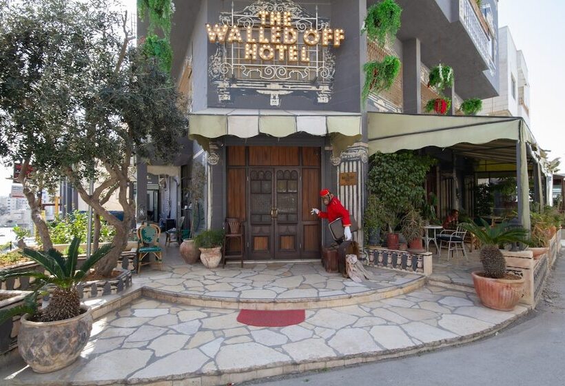 هتل The Walled Off