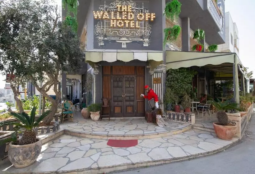 هتل The Walled Off