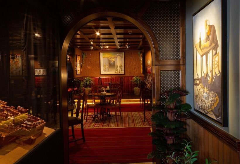 هتل The Walled Off