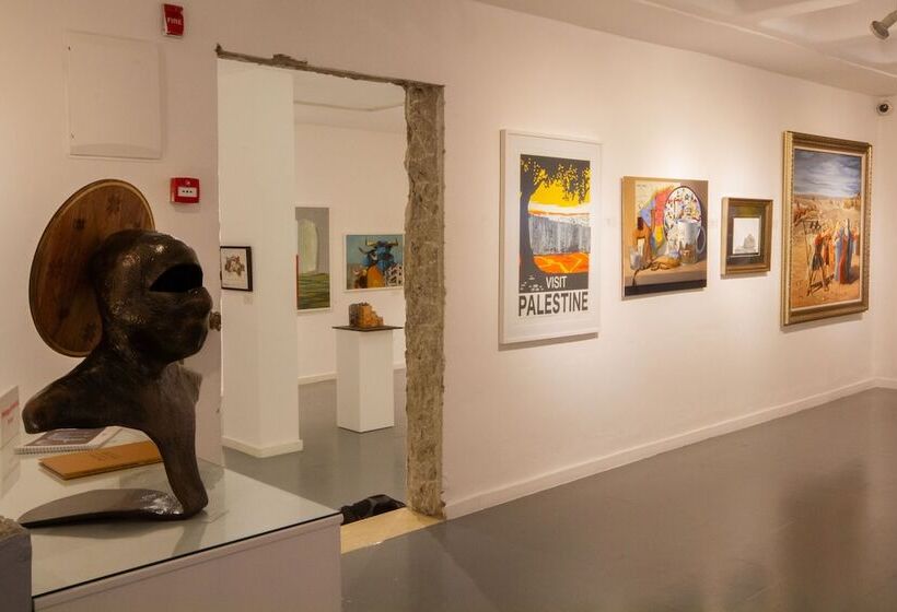 هتل The Walled Off