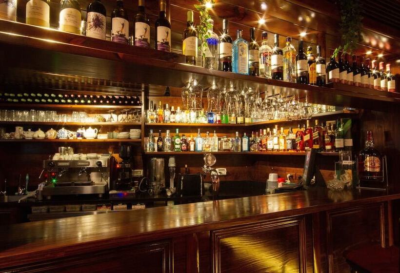 هتل The Walled Off