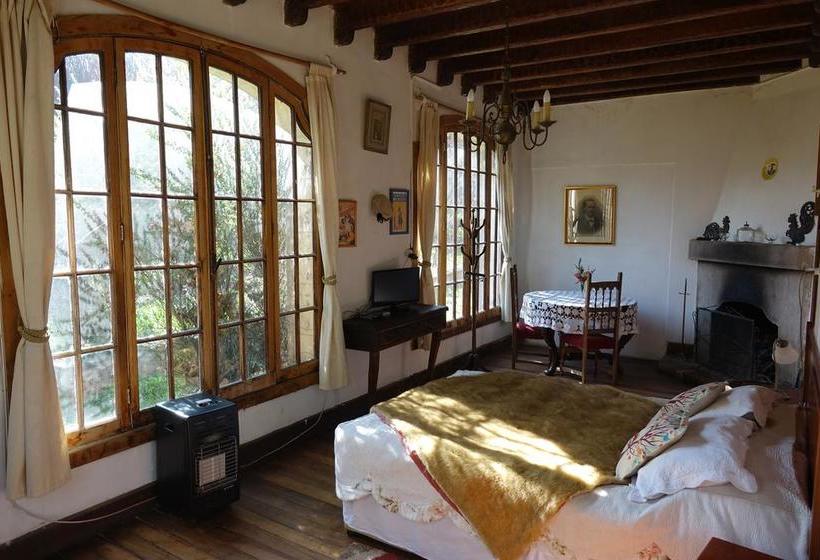 ユースホステル Hostal Los Castaños