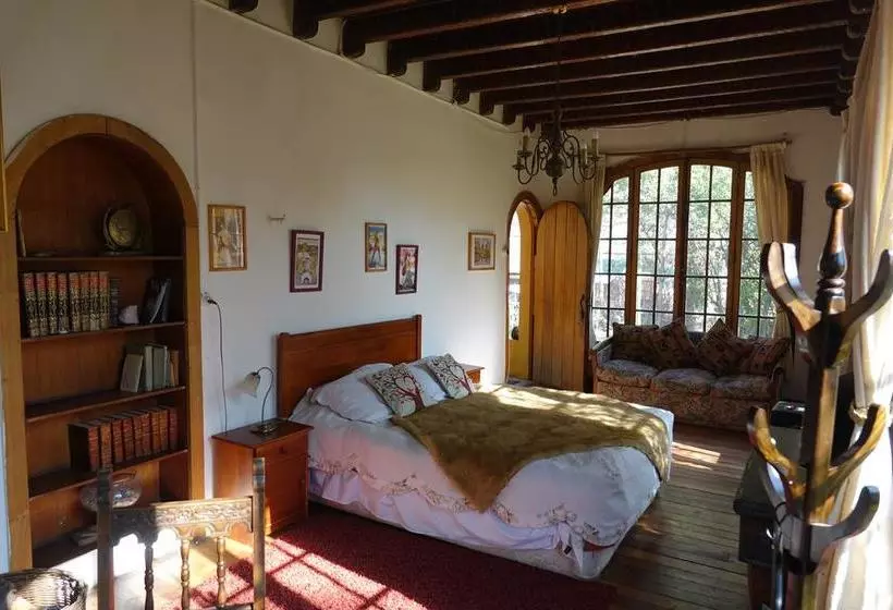 ユースホステル Hostal Los Castaños