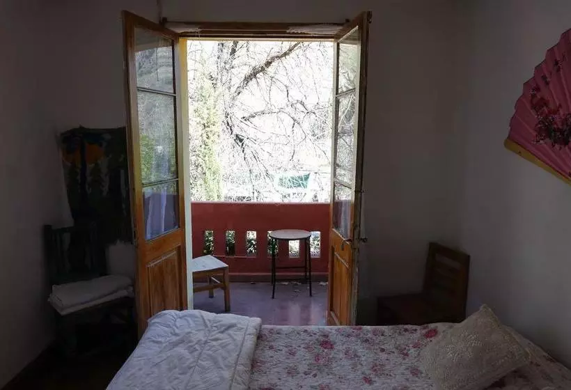 ユースホステル Hostal Los Castaños
