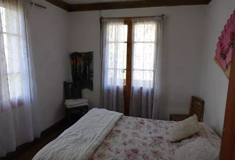 ユースホステル Hostal Los Castaños