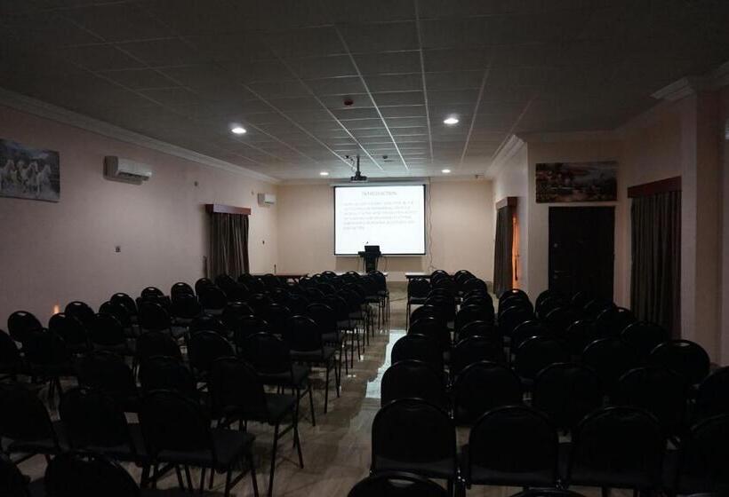 هتل Aenon Suites Oshogbo