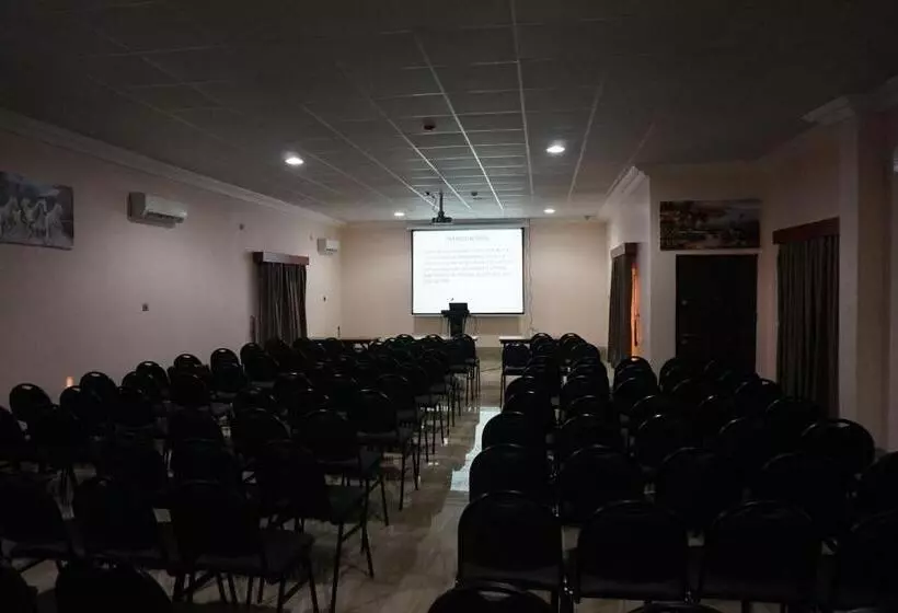 هتل Aenon Suites Oshogbo