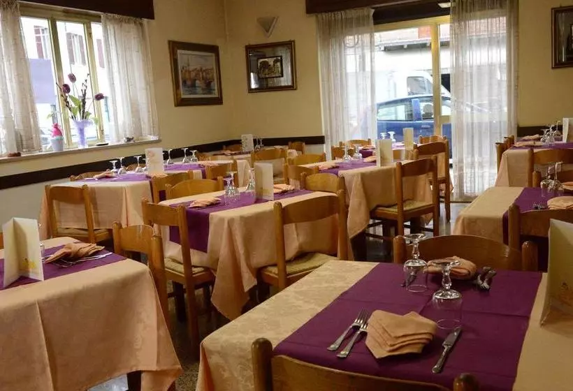 ホテル Albergo Ristorante Turismo