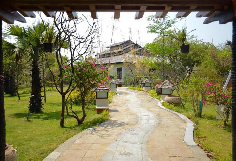 هتل Amata Garden Resort Bagan