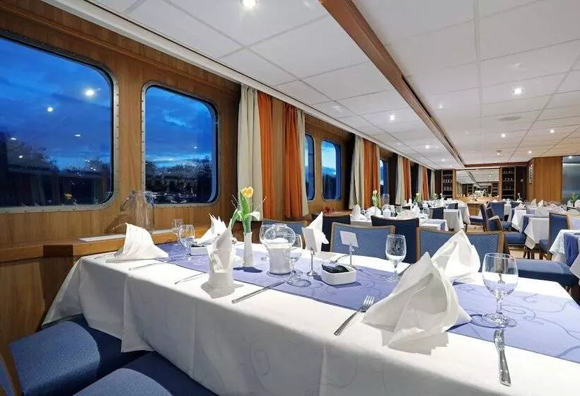 Hotelli Kabinenschiff Junker Jörg