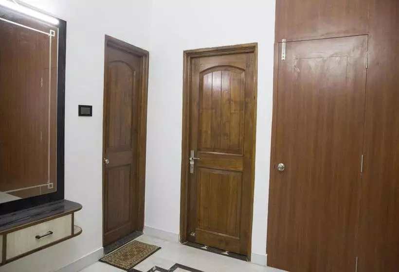 ホテル Oyo Rooms Kiit Big Bazaar