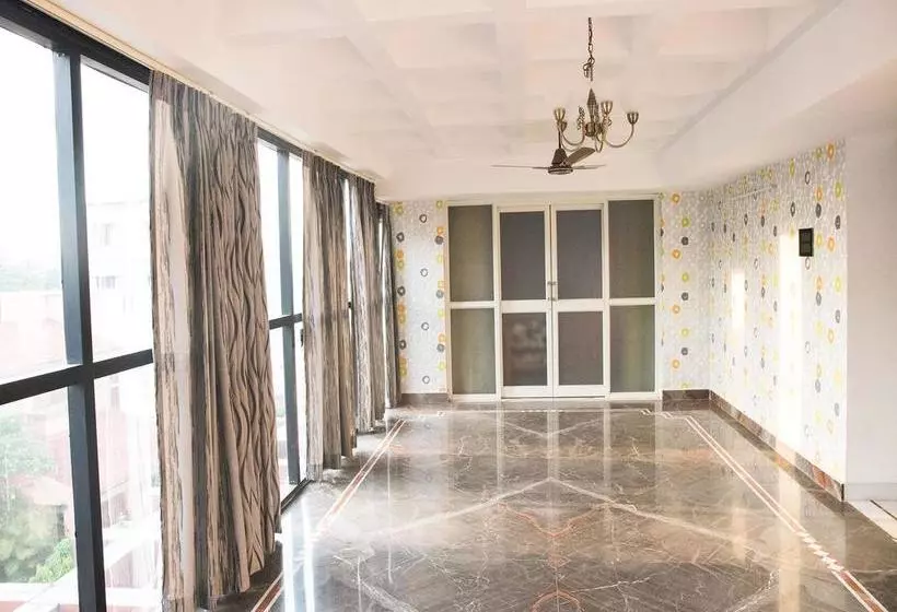 ホテル Oyo Rooms Kiit Big Bazaar