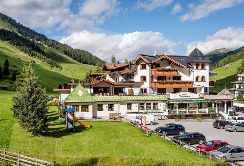 ホテル Vierjahreszeiten