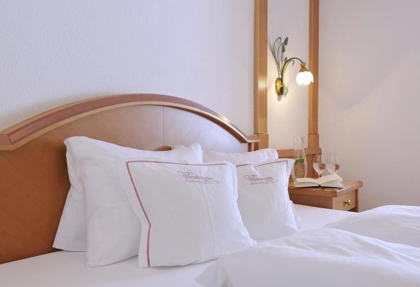 ホテル Vierjahreszeiten