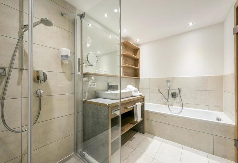 ホテル Vierjahreszeiten