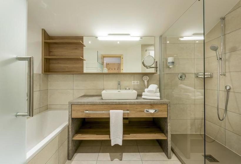 ホテル Vierjahreszeiten