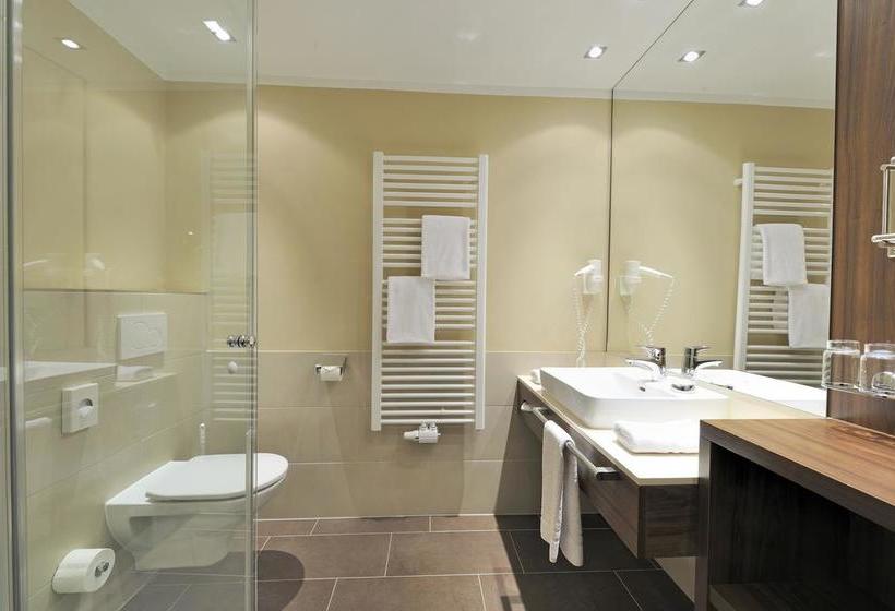 ホテル Vierjahreszeiten