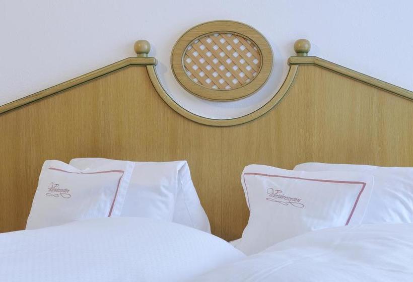 ホテル Vierjahreszeiten