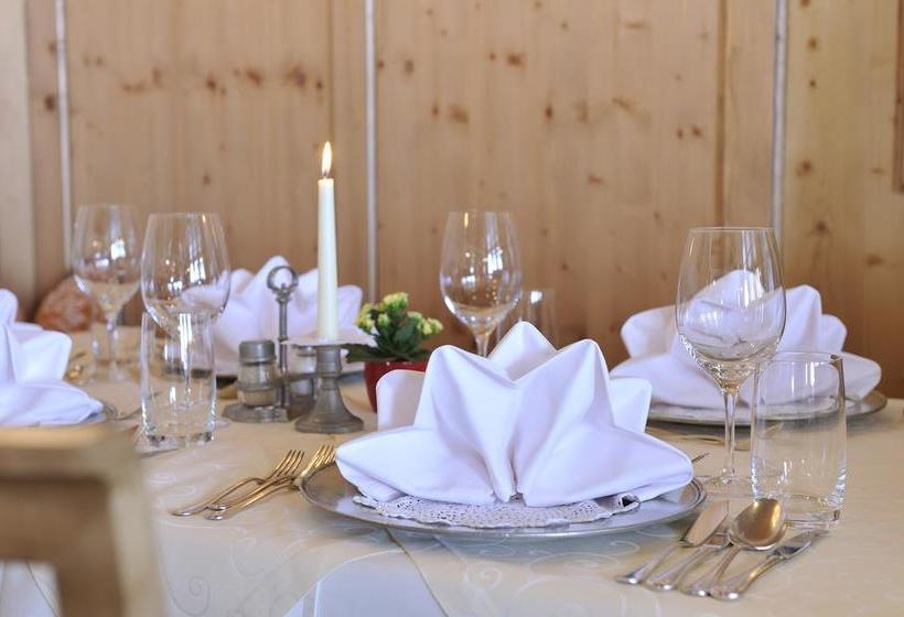 ホテル Vierjahreszeiten