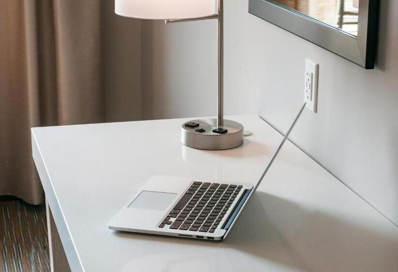 هتل Wingate By Wyndham Dieppe Moncton