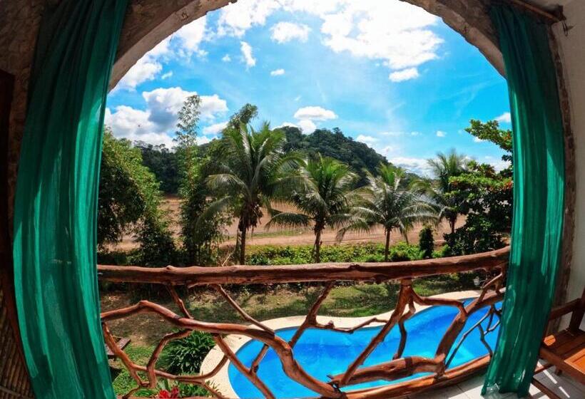 Lobo Hostel   Rurrenabaque