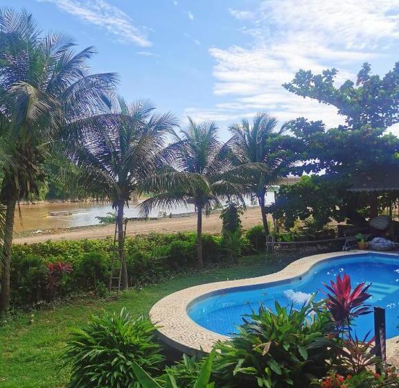 Lobo Hostel   Rurrenabaque