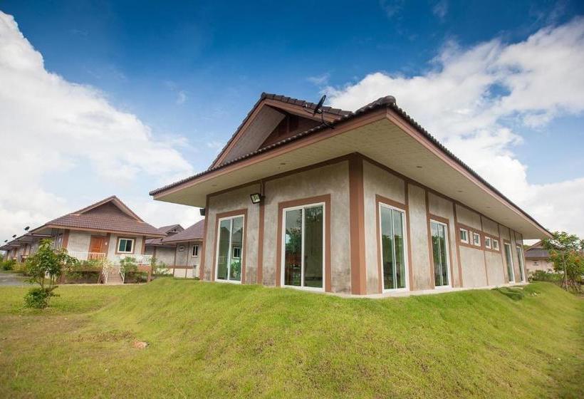 אתר נופש Mae Faek Villas