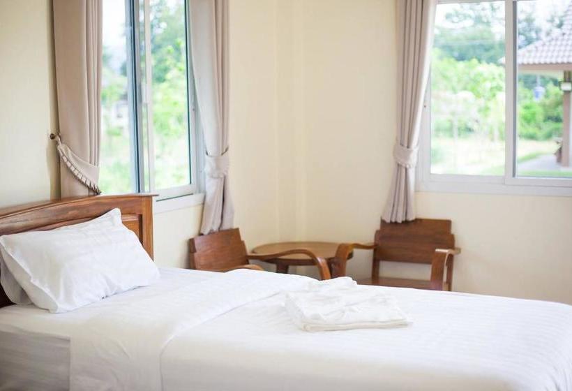 אתר נופש Mae Faek Villas